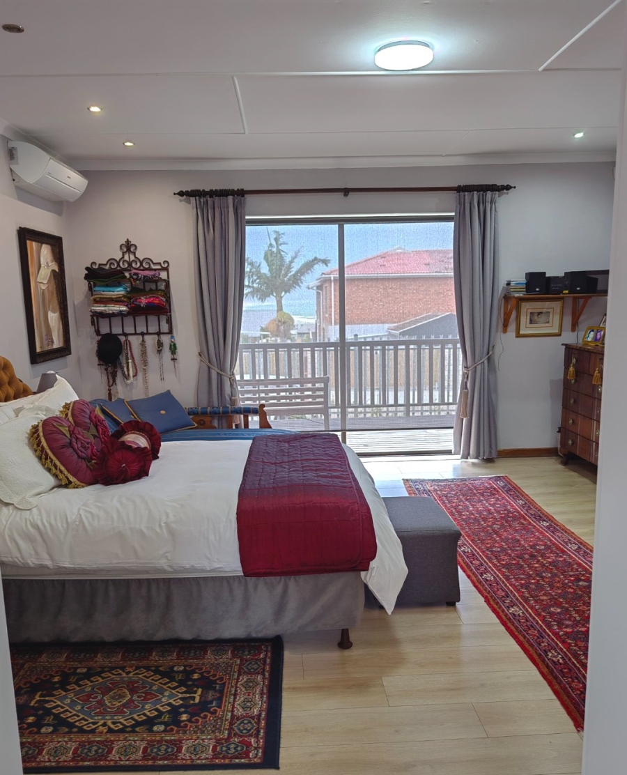 4 Bedroom Property for Sale in Wavecrest Eastern Cape